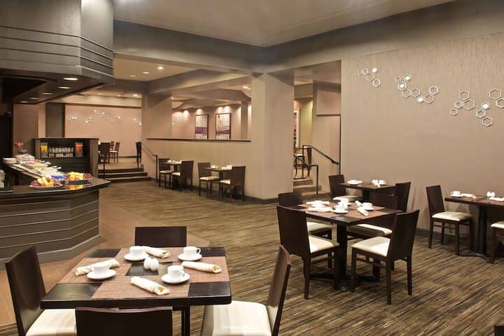 Dining 52 of 82