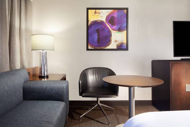 Room 27 of 82