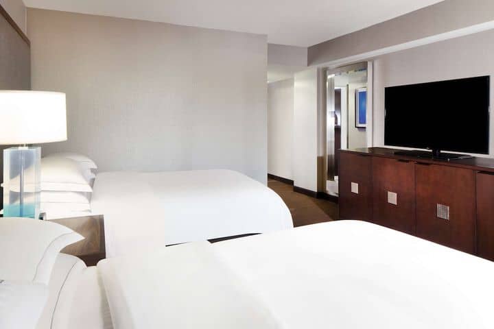 Room 28 of 82